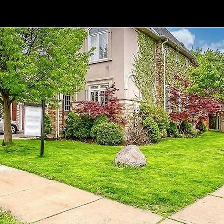 Cozy Apartment In Oakville , Ontario , Canada Exterior photo